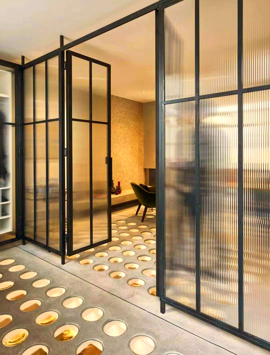 玻璃家具(玻璃家具品牌排行榜)