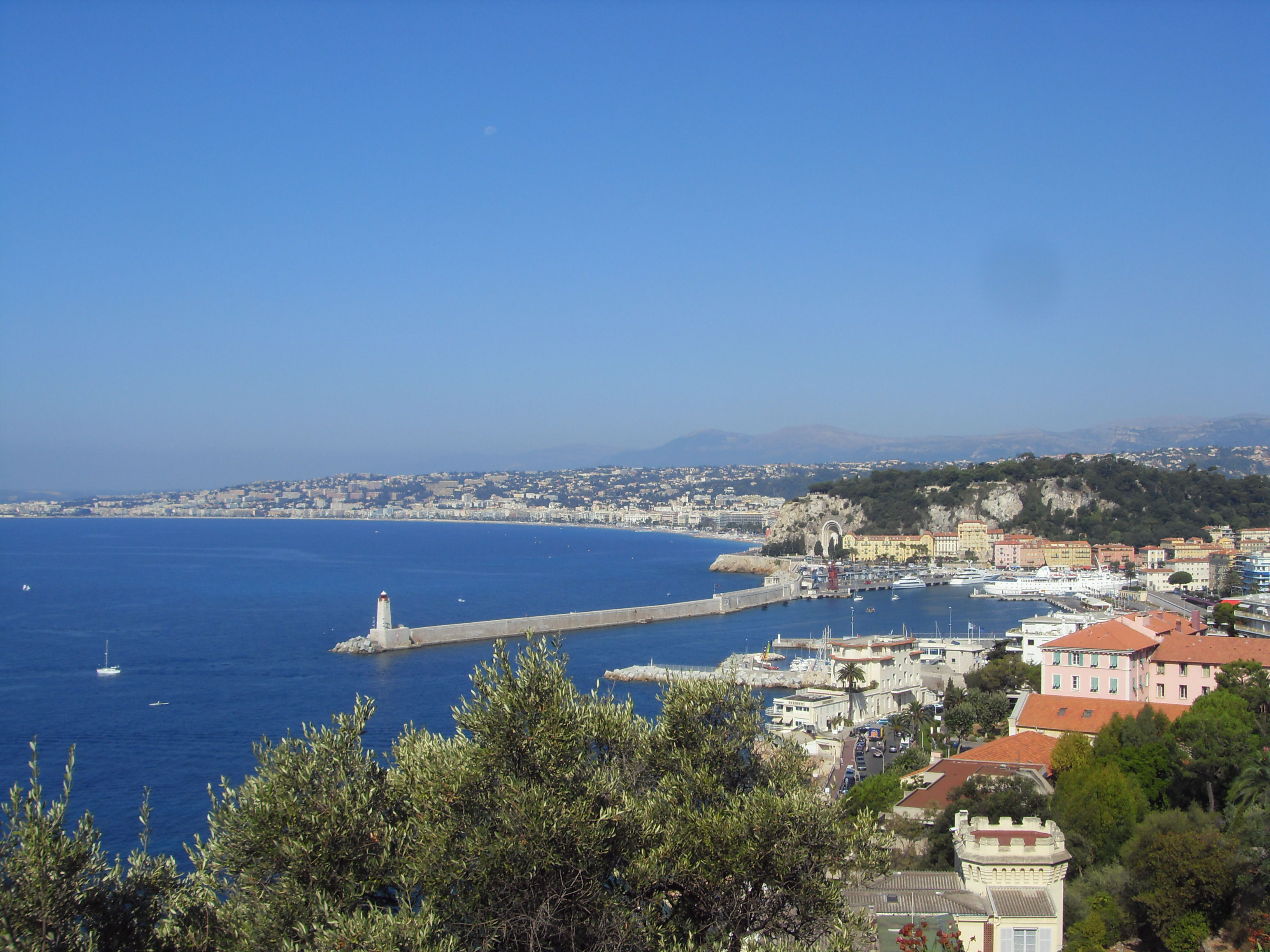 地中海(地中海贫血有什么症状)